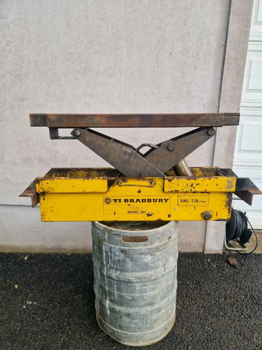 Bradbury Scissor lift - Image 1