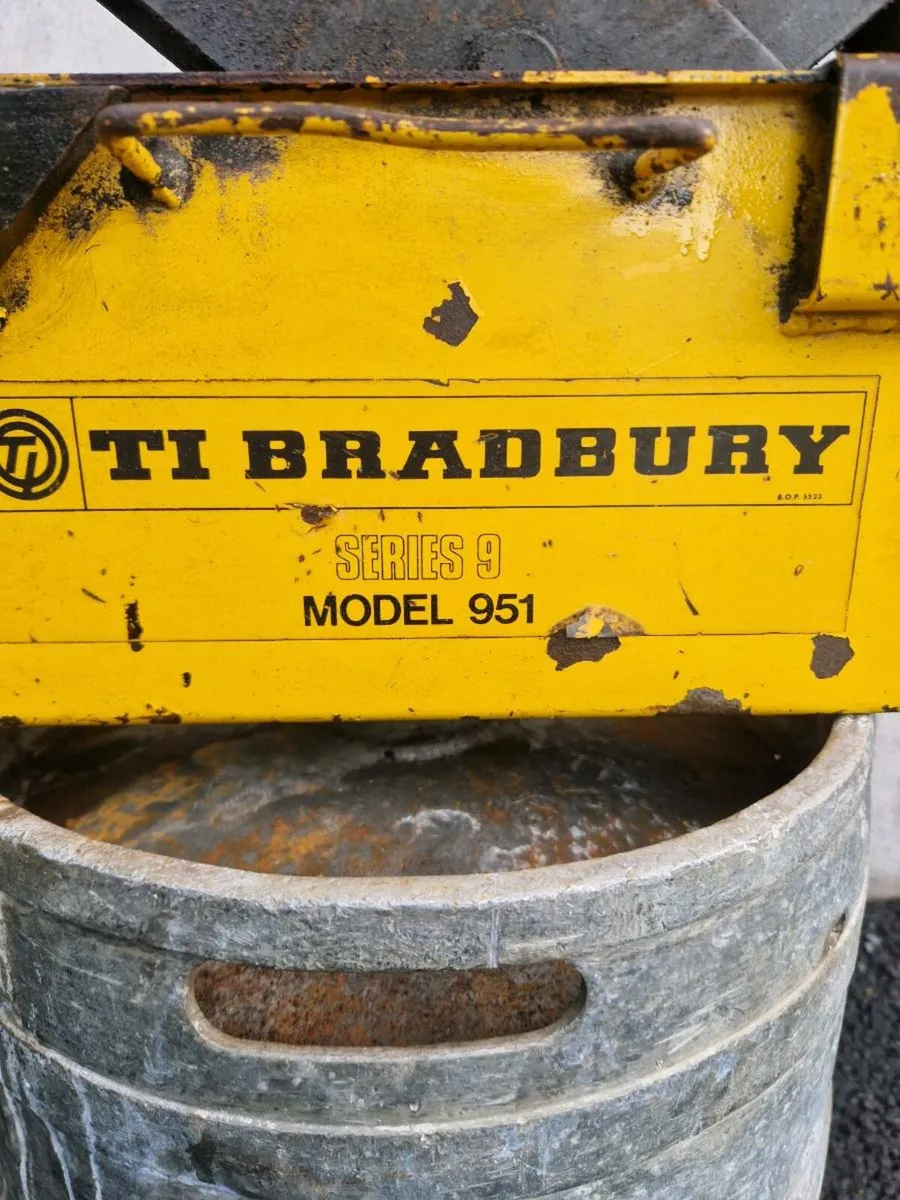 Bradbury Scissor lift - Image 4