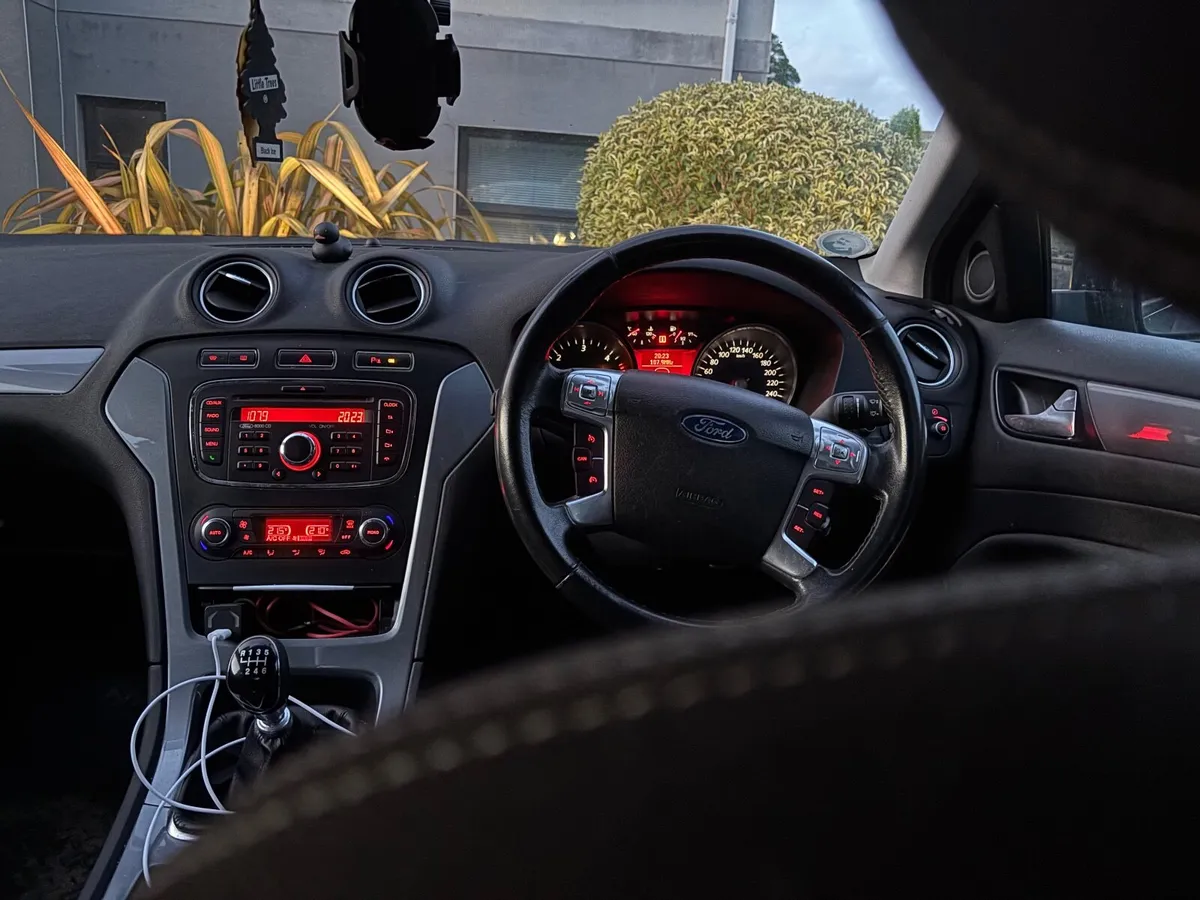 Ford Mondeo 2012 - Image 2