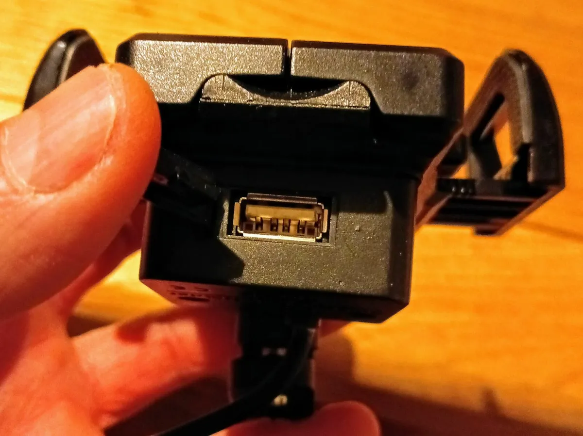 ebike phone holder with usb charging port - Image 4