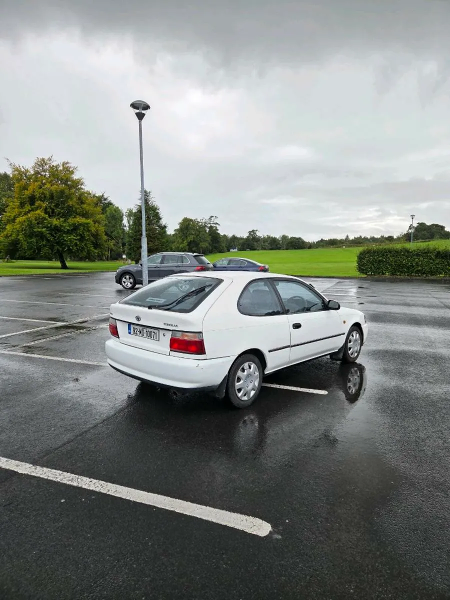 Toyota corolla - Image 4