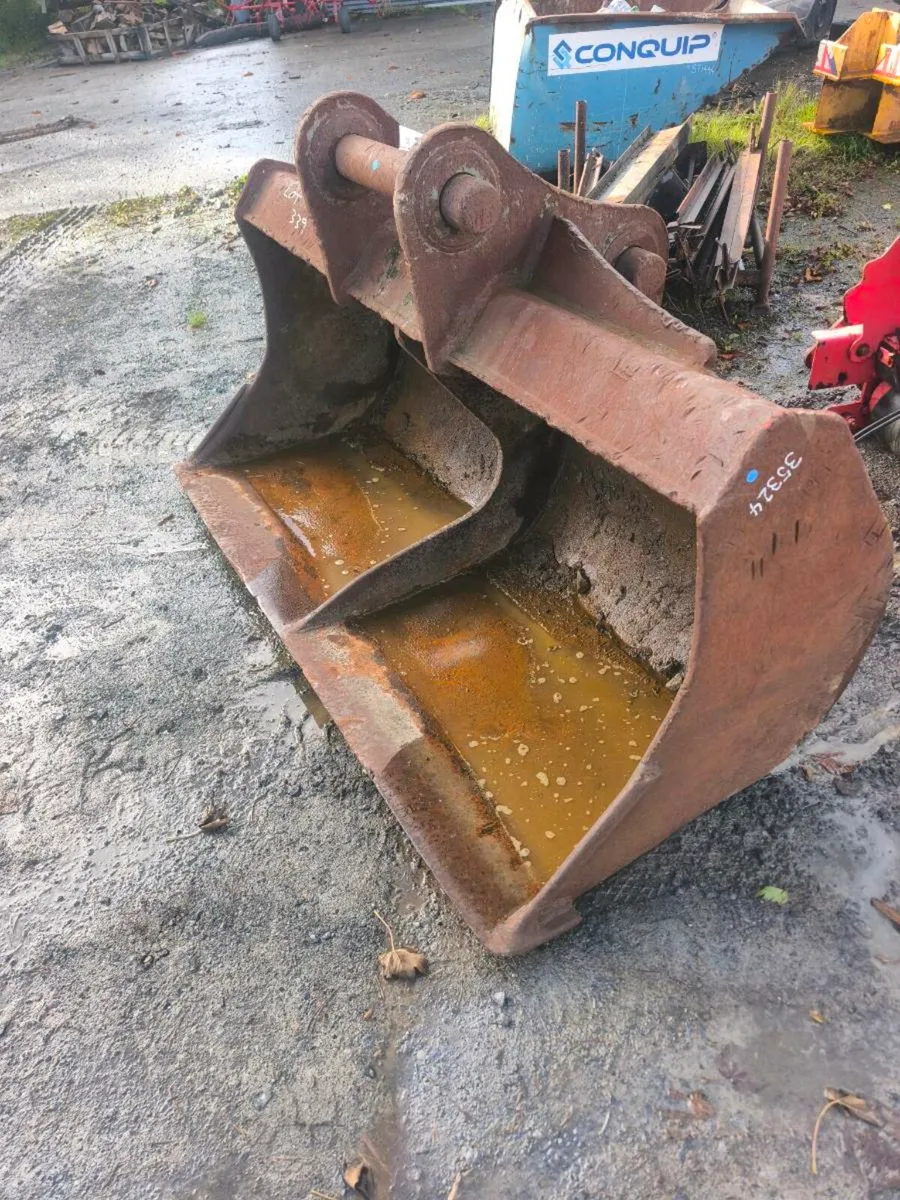 Ditching bucket 90mm pins 6 foot 10 82 Inch - Image 1