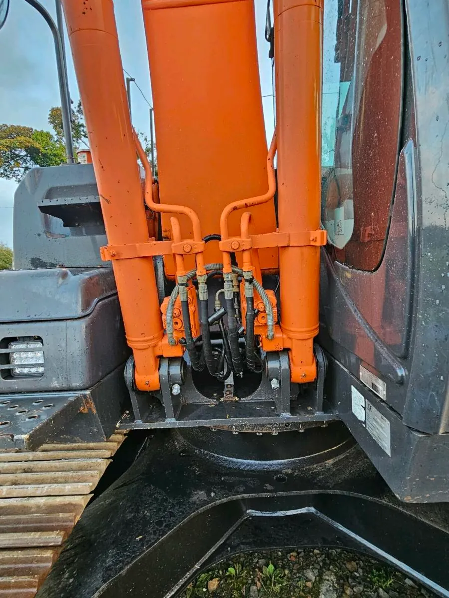 2016 hitachi 130-5b - Image 2