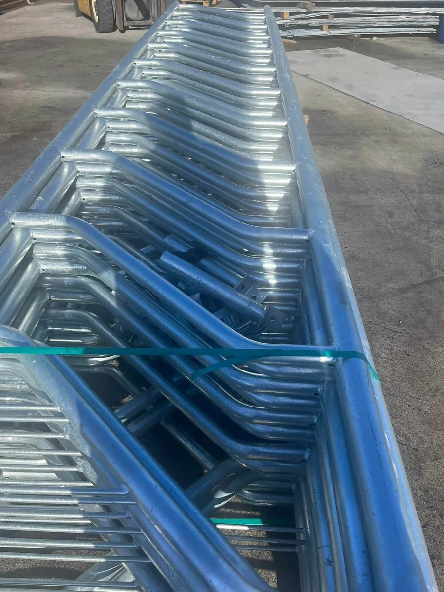 GALVANISED FEEDING BARRIERS & EXTENDABLE GATES - Image 4