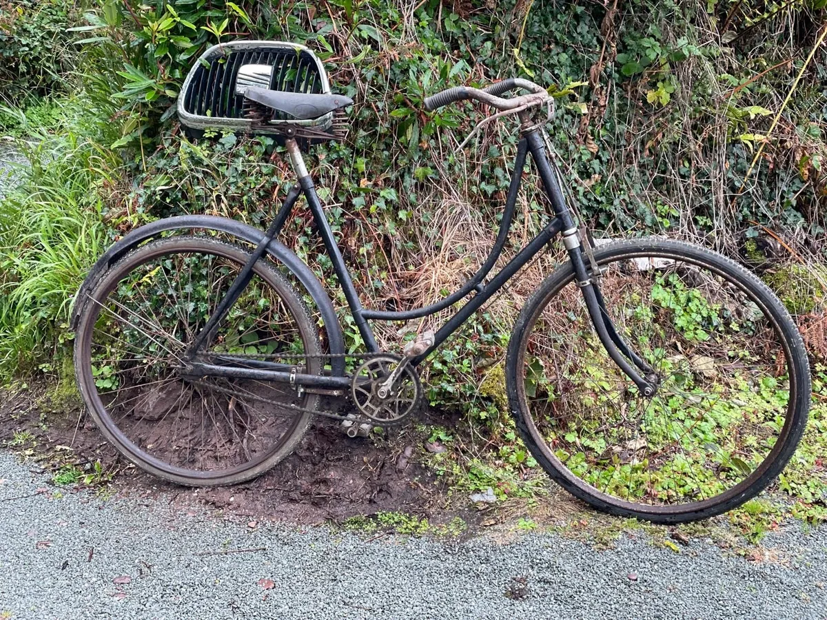 Selection of vintage and modern bicycles - Image 1