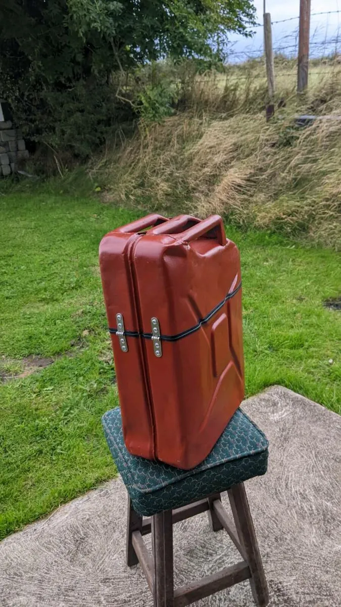 Old Jerry can restored toolbox - Image 2