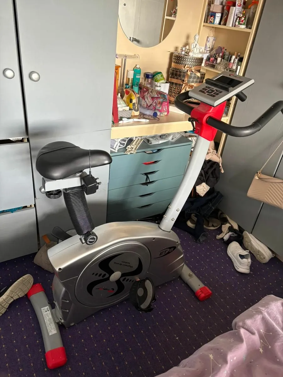 Stationary exercise bike - Image 1