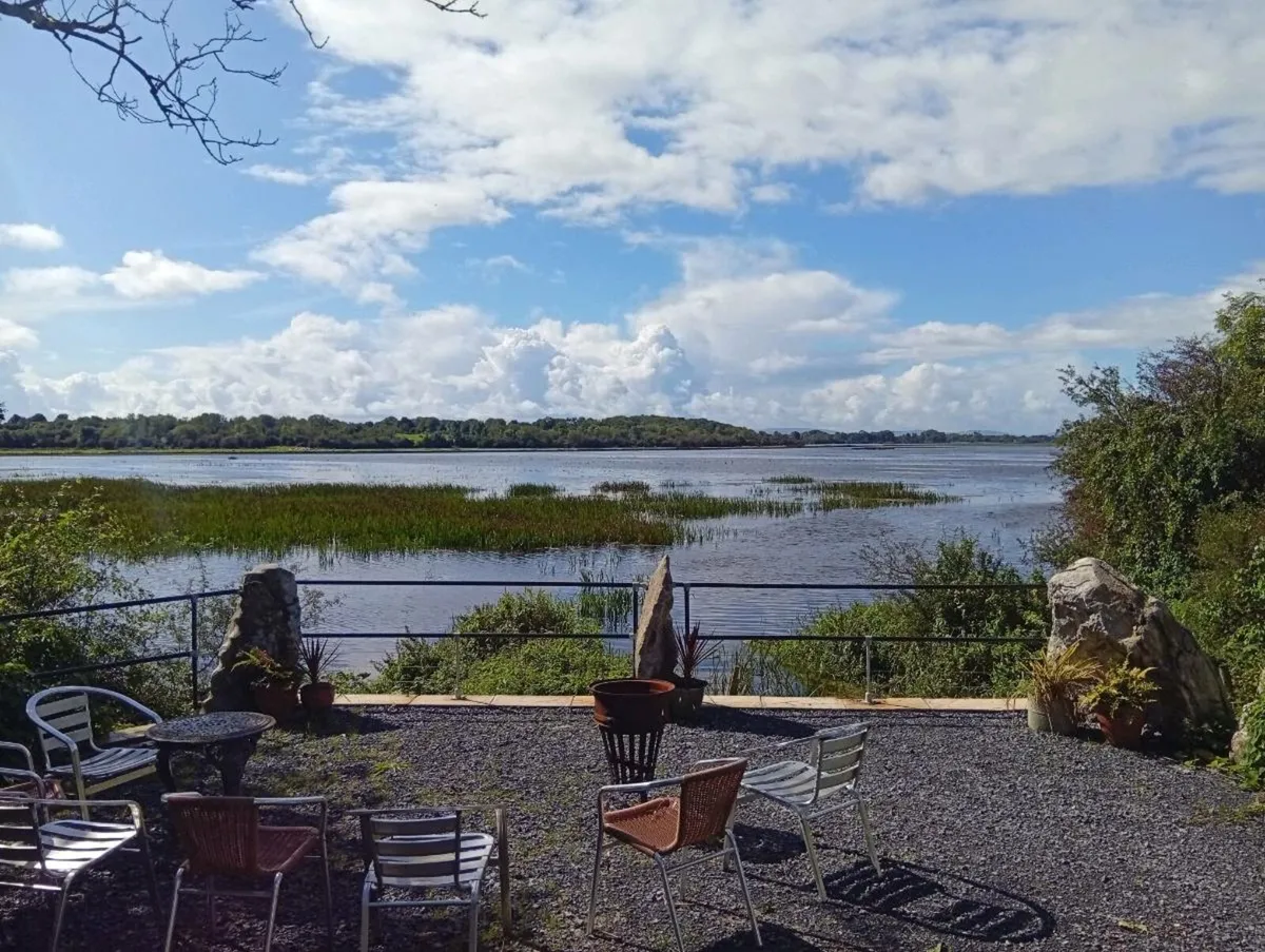 Large modern holiday let in stunning setting. :  ) - Image 3