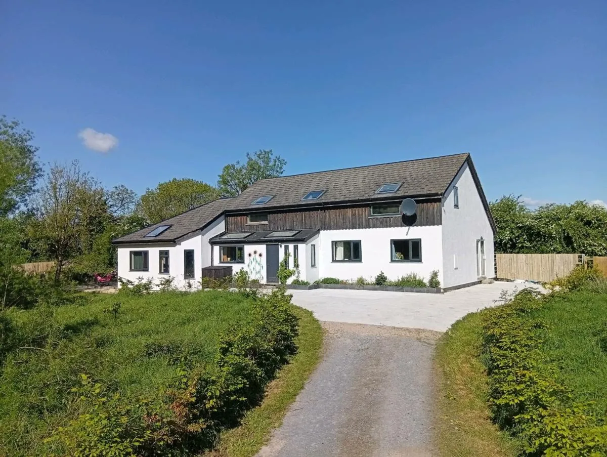 Large modern holiday let in stunning setting. :  ) - Image 1