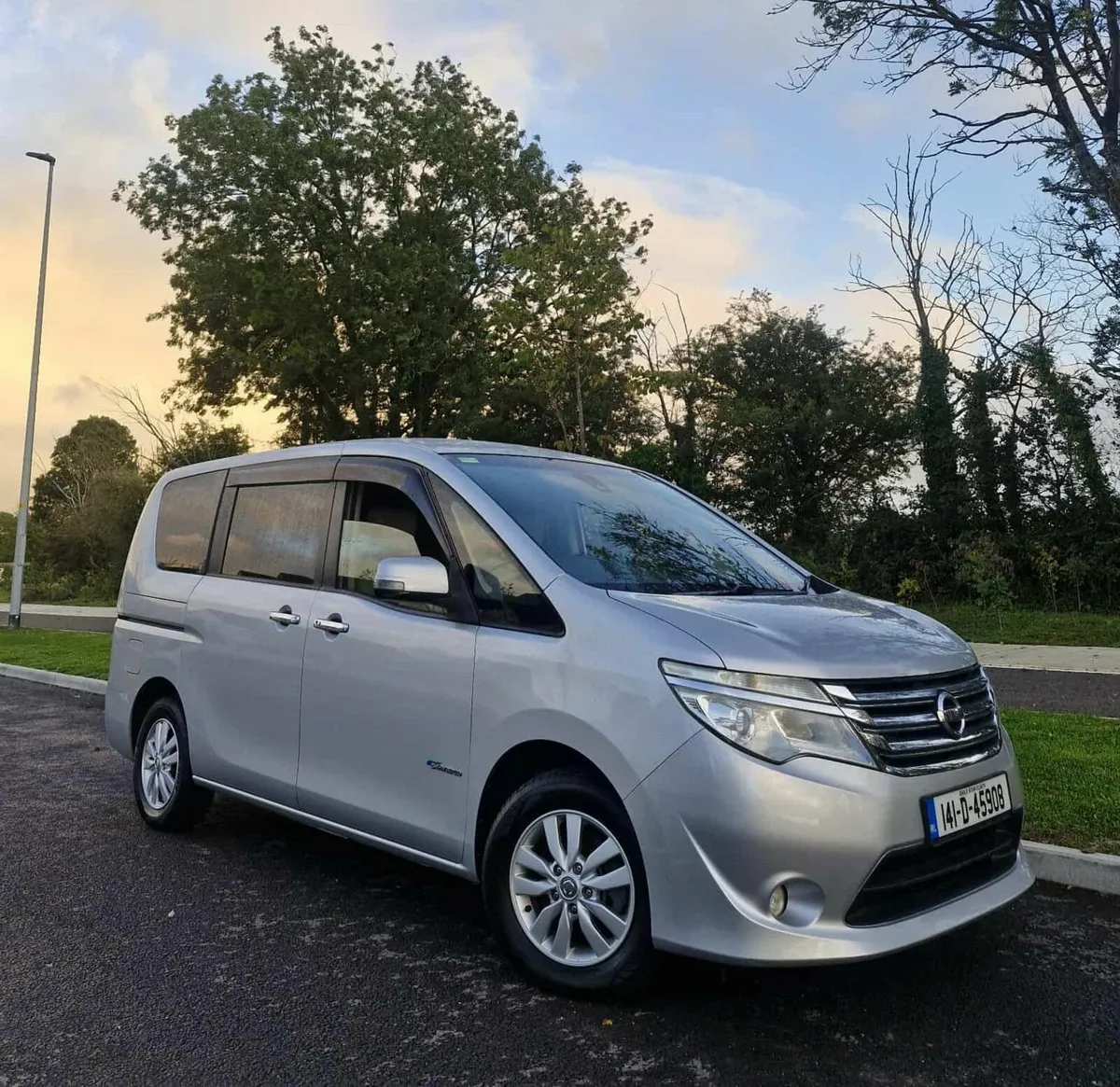 141 Nissan Serena Automatic, Execellent Condition - Image 1
