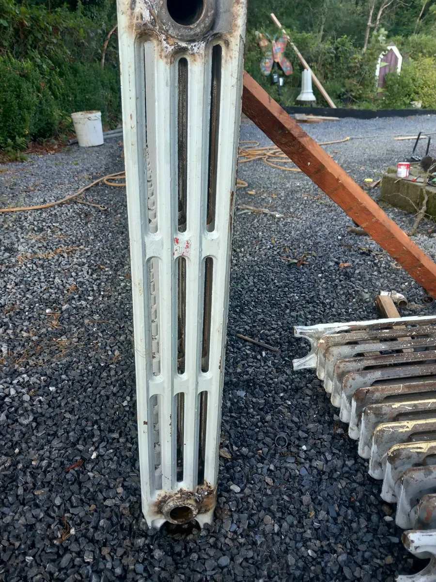 6 cast iron radiators - Image 2