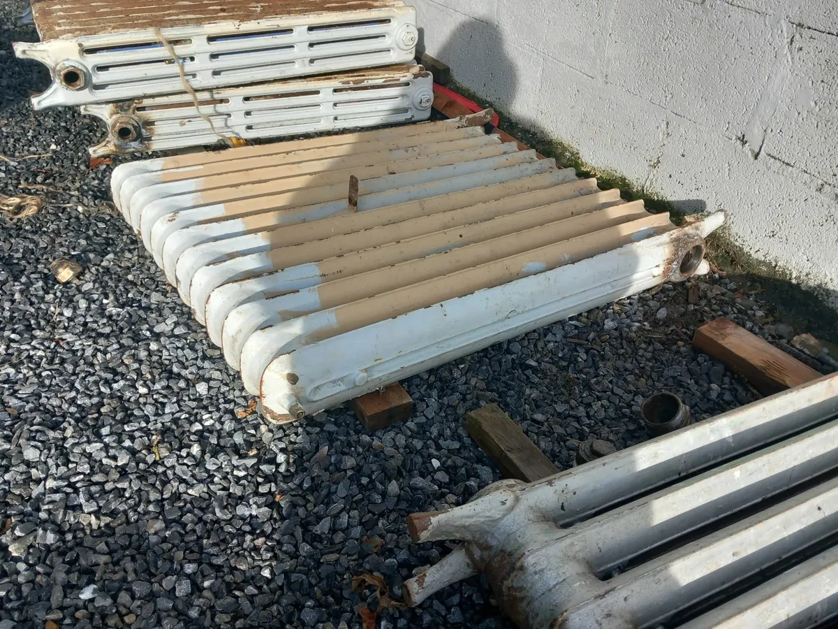 6 cast iron radiators - Image 3