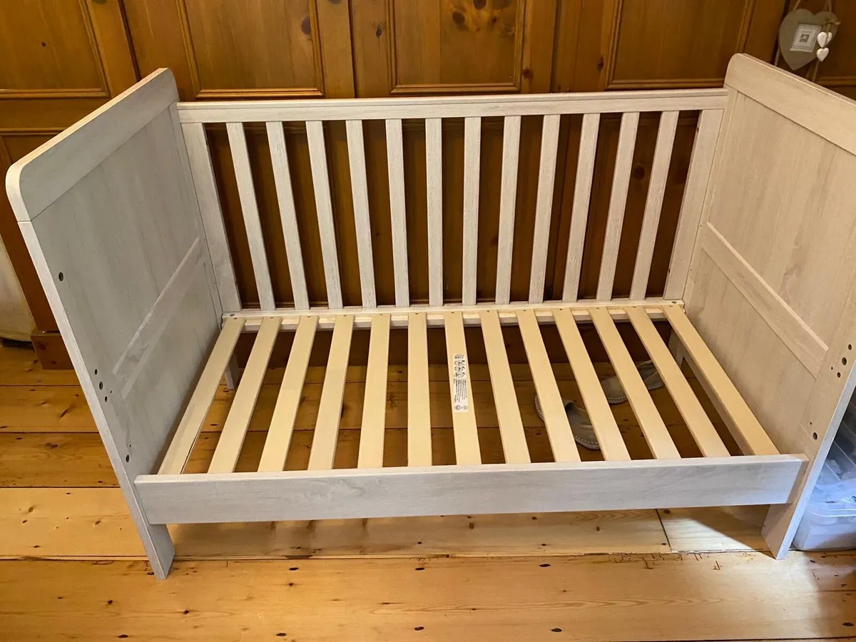 Cot - Image 1