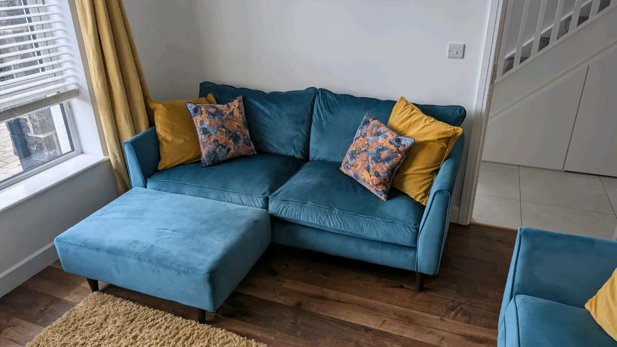 Teal couch set, cushions and protection plan - Image 2