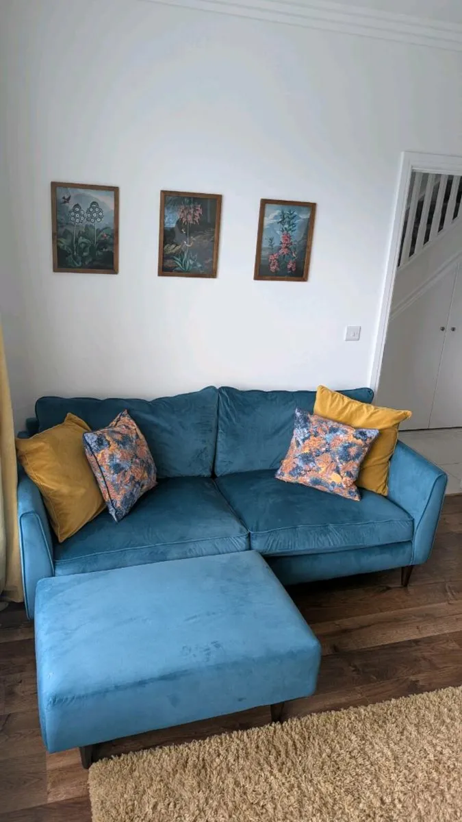 Teal couch set, cushions and protection plan - Image 3