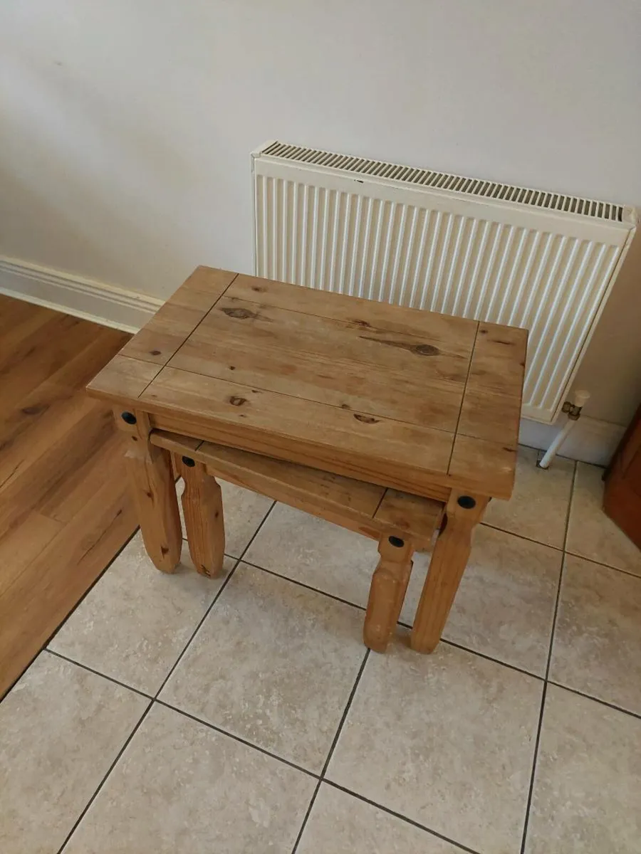 Nesting coffee tables - Image 1