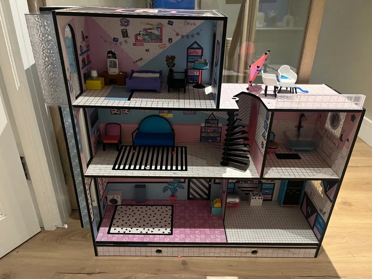 LOL Doll House - Image 1