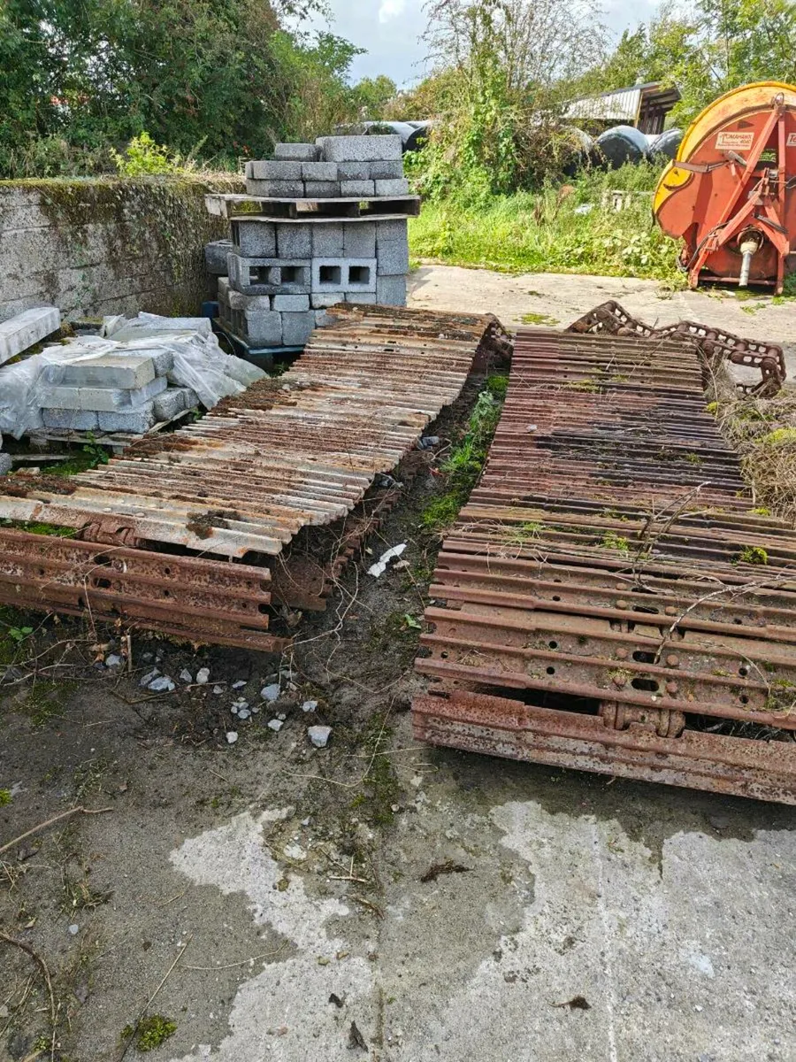 Digger pads - Image 1