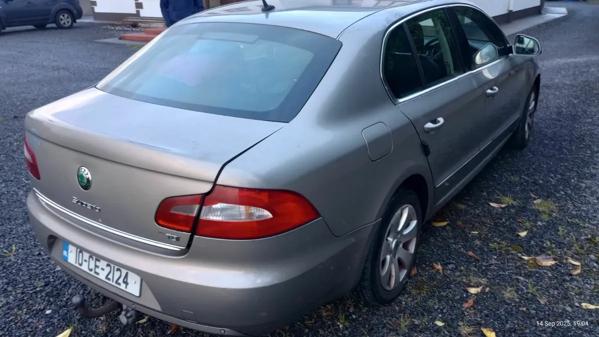 Skoda Superb 2010 - Image 4
