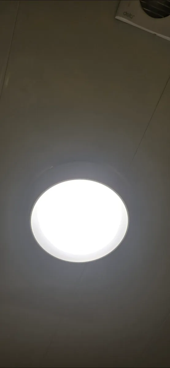 Bulk head light - Image 1