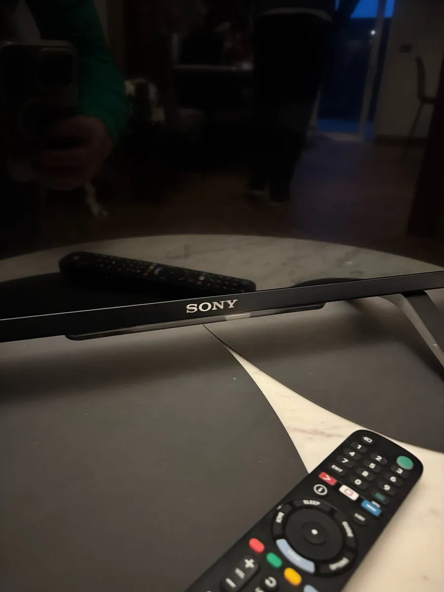 Sony Smart TV 49inch with Chromecast - Image 2