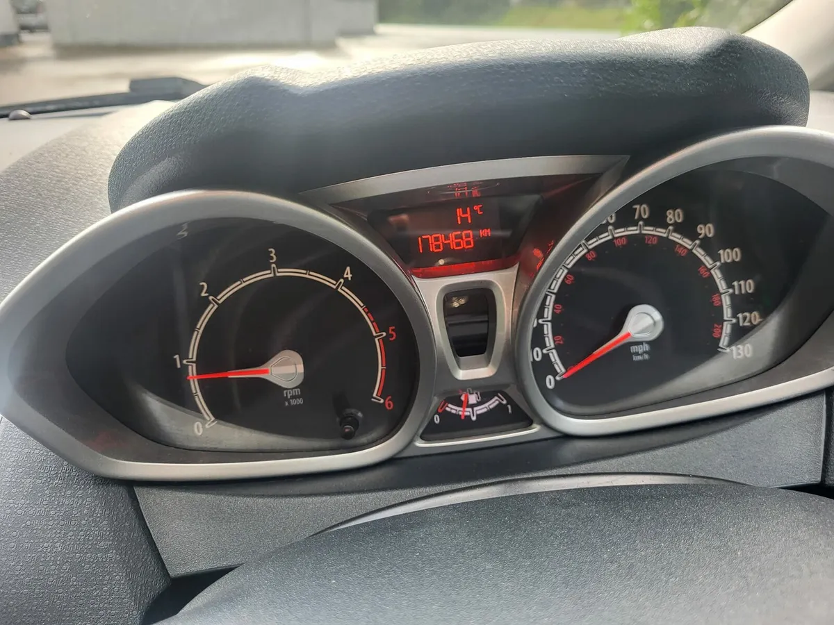 Ford Fiesta 1.4 TDCI Titanium 2012 - Image 4