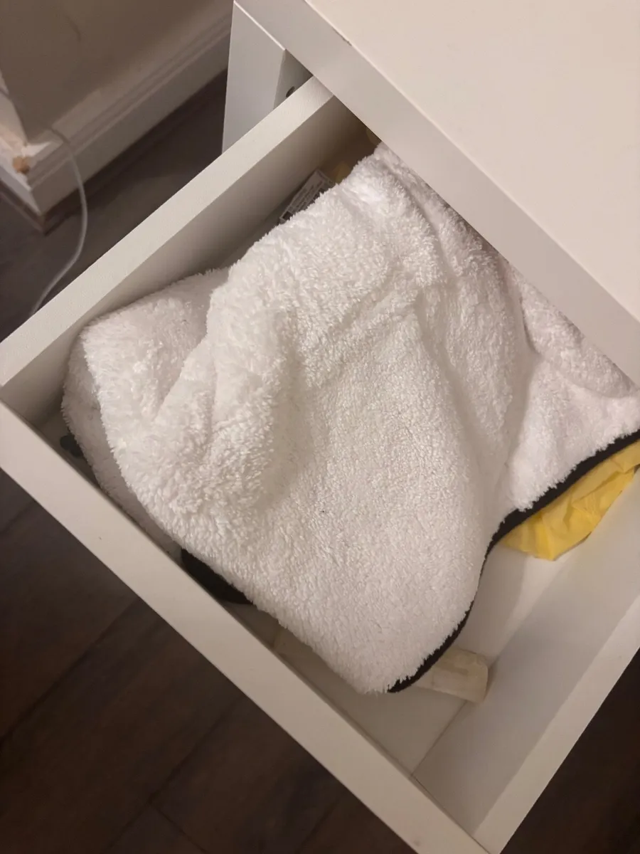 IKEA makeup vanity - Image 4