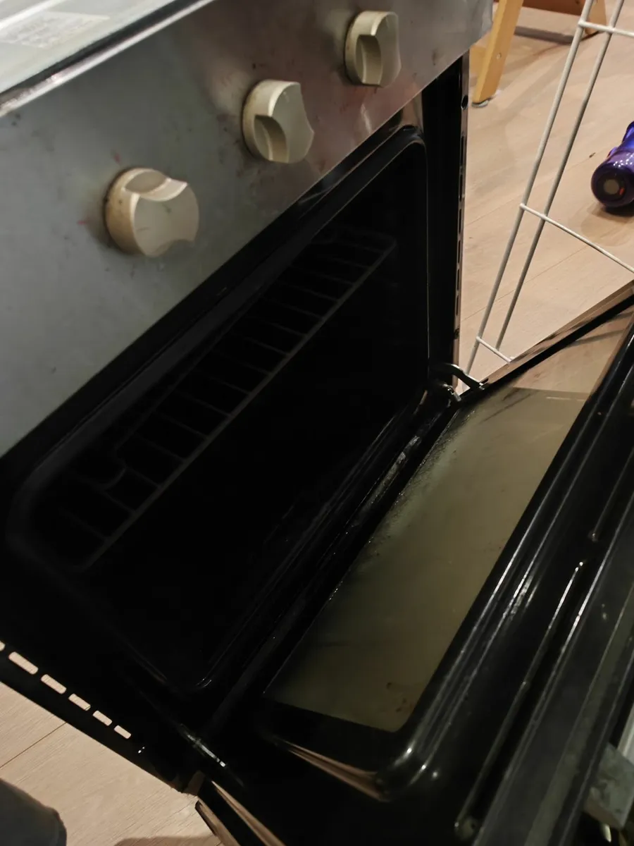 Oven - Image 1