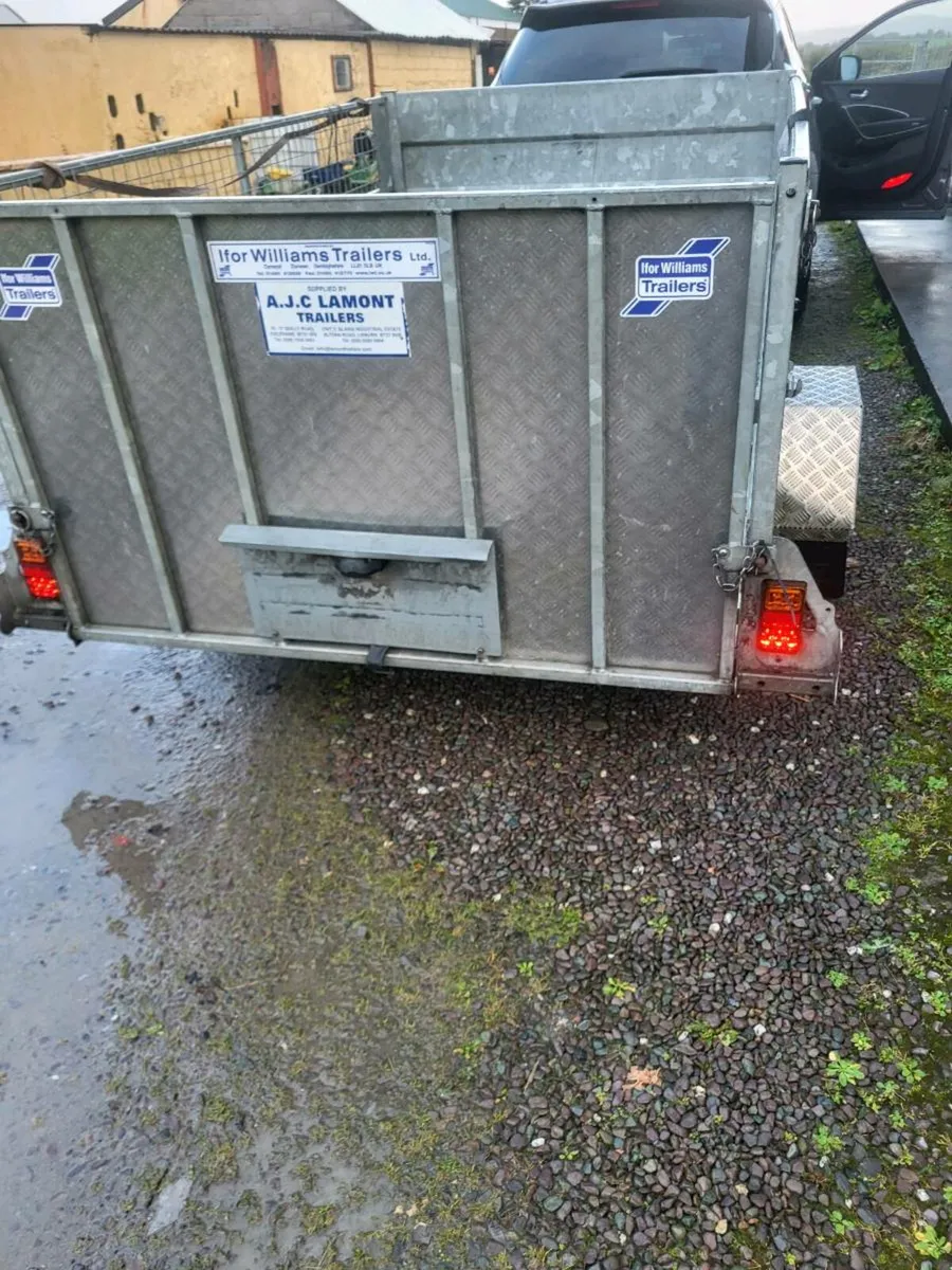 Trailers - Image 1