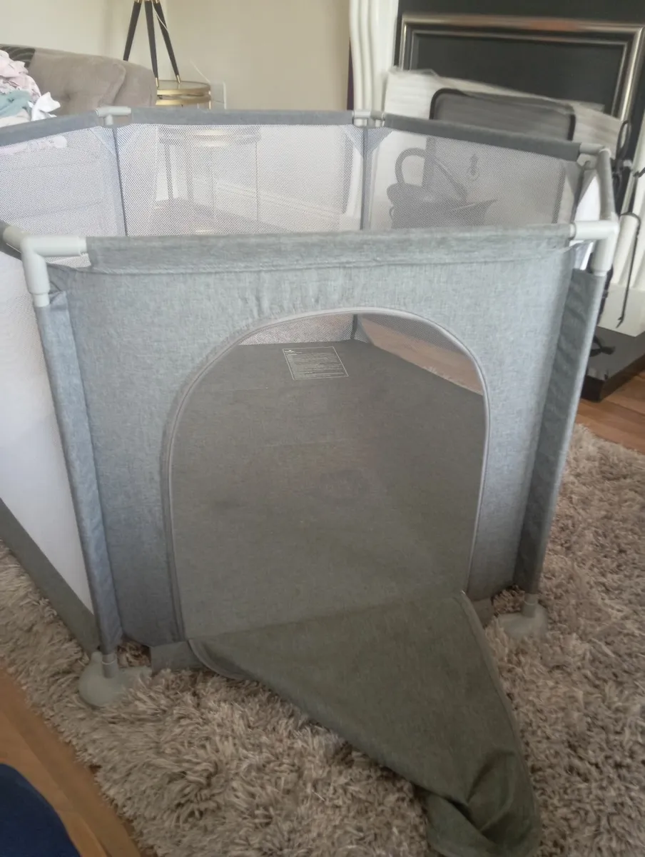 Play pen - Image 2