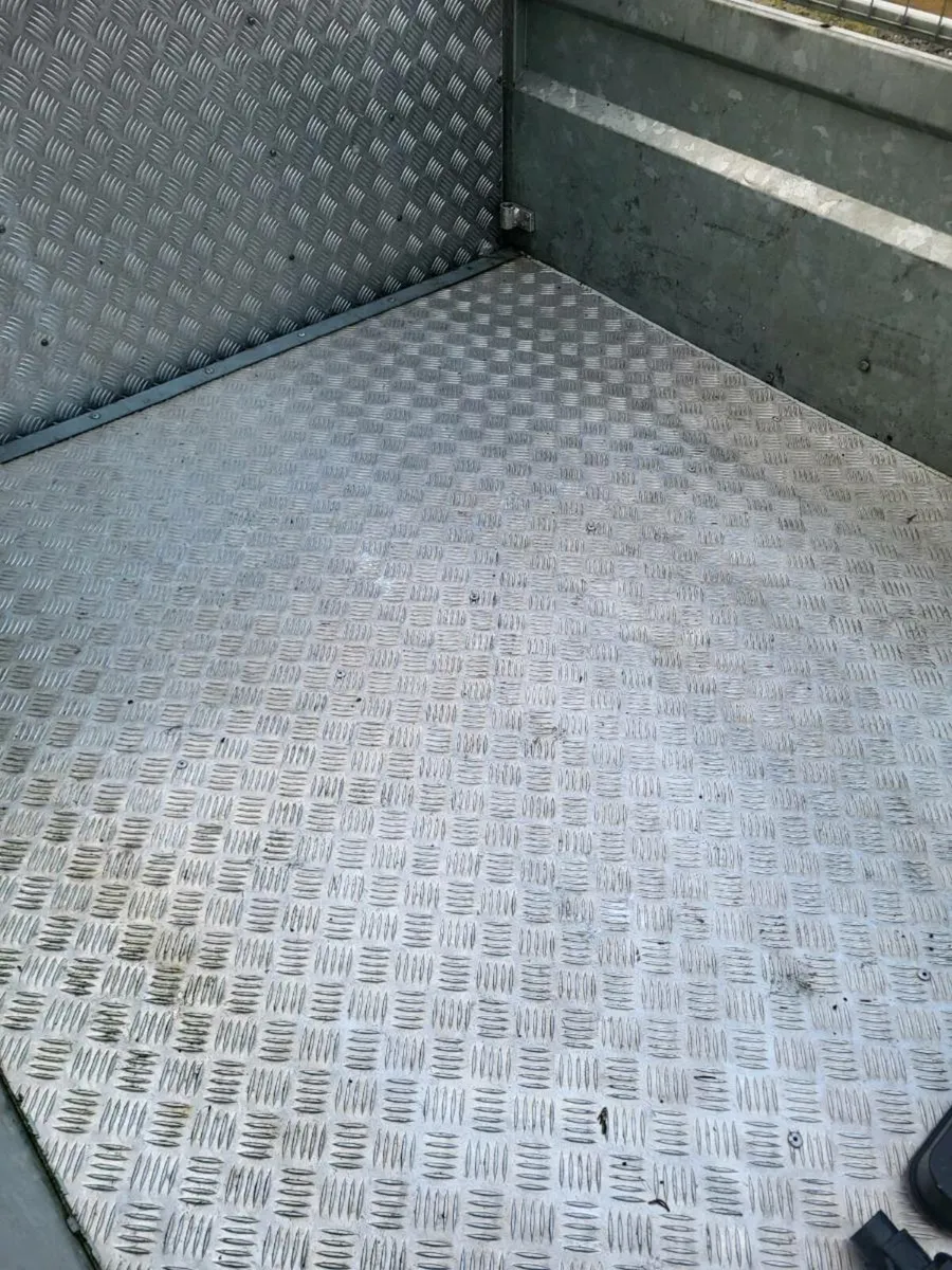 Trailers - Image 4