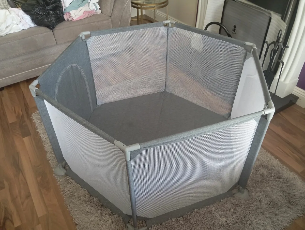Play pen - Image 3