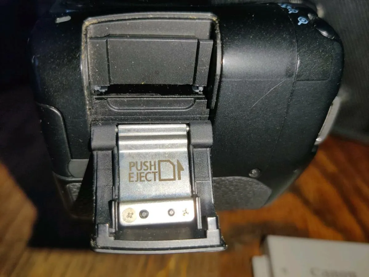 LARGE CANON NEW DIGITAL VIDEO/CAMERA & FLASH ! - Image 2