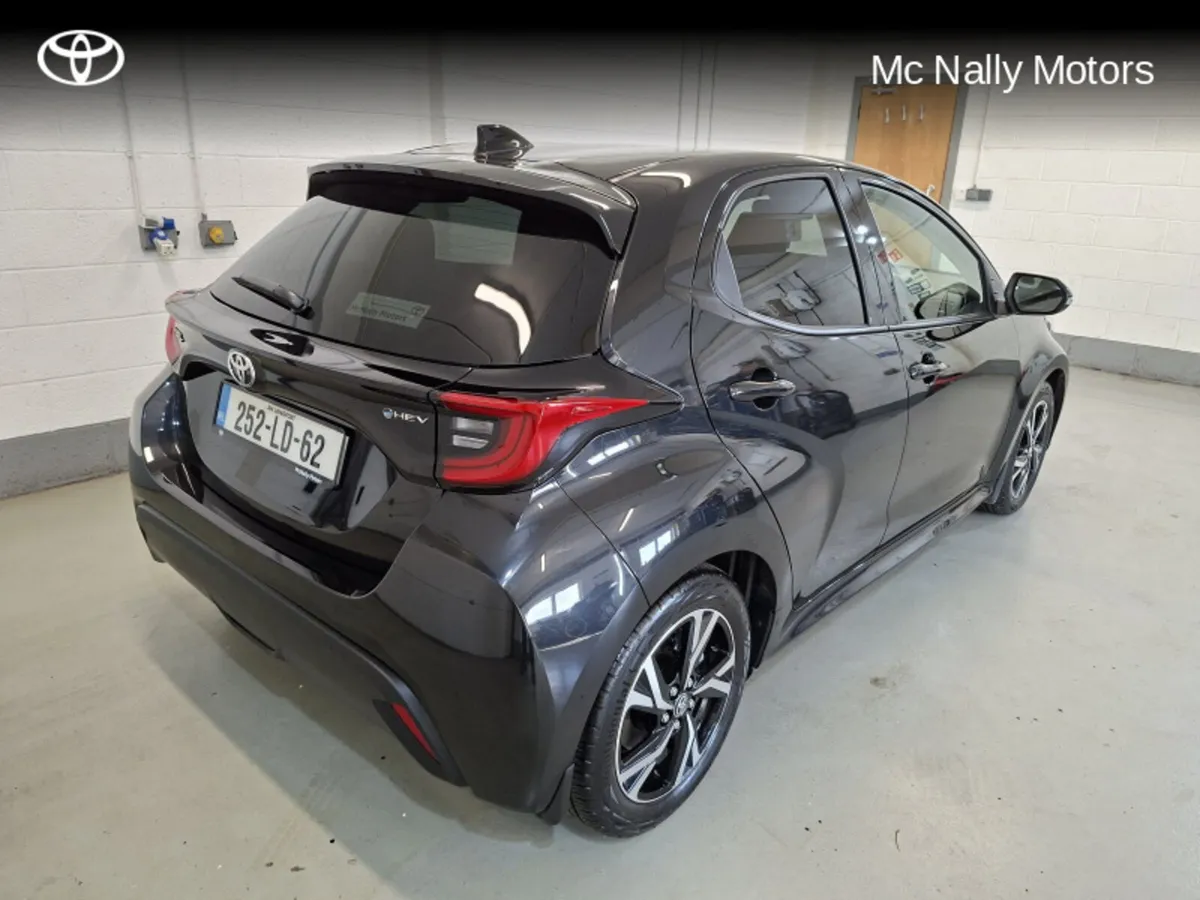 Toyota Yaris HYBRID 1.5 LUNA SPORT DEMO CAREPACK - Image 3