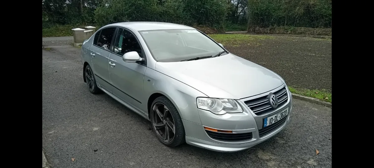 Volkswagen Passat 2010 - Image 1
