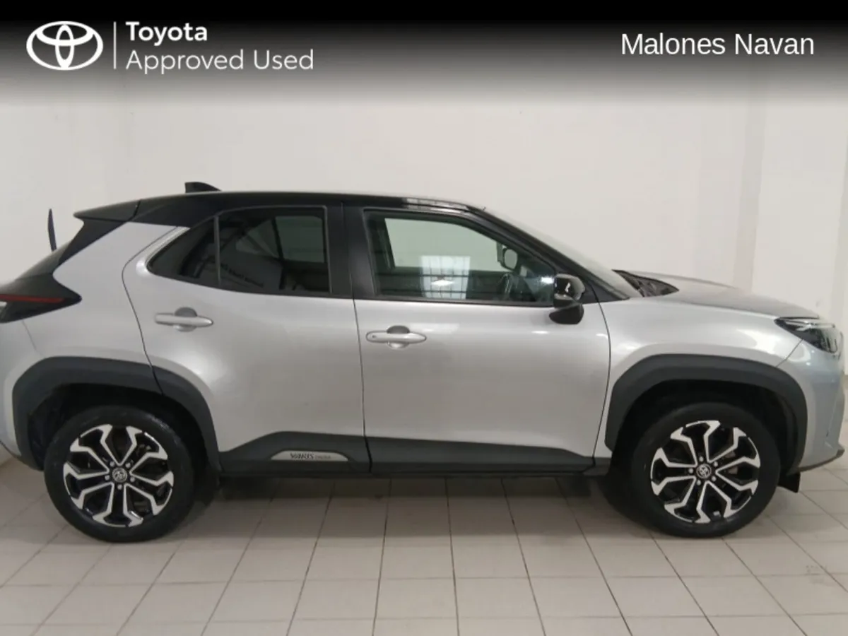 Toyota Yaris CR LUNA SPORT 4DR AUTO CROSS - Image 3