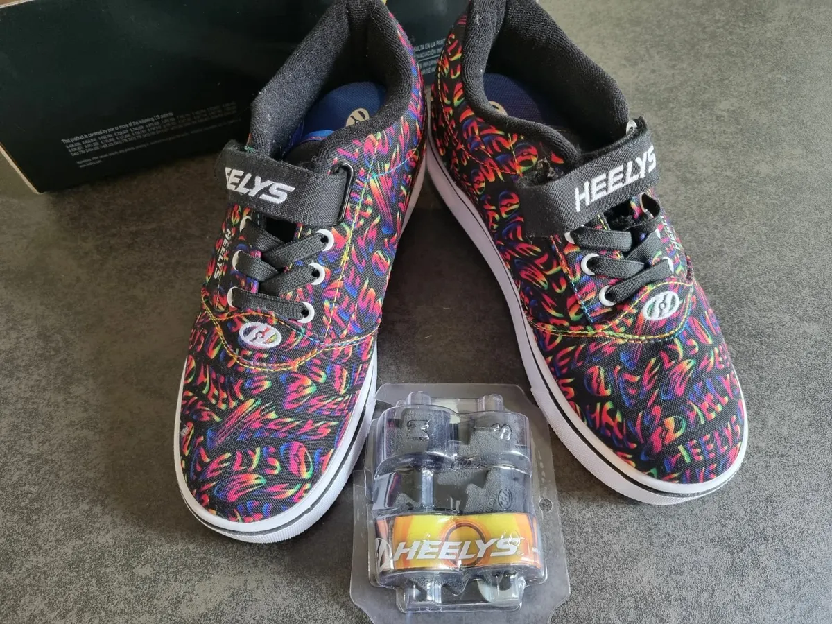 Heelys - size 3 - Image 1