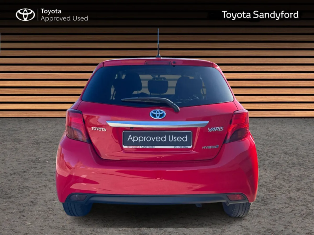 Toyota Yaris HYBRID ICON // REAR CAMERA // SAT-NAV - Image 4
