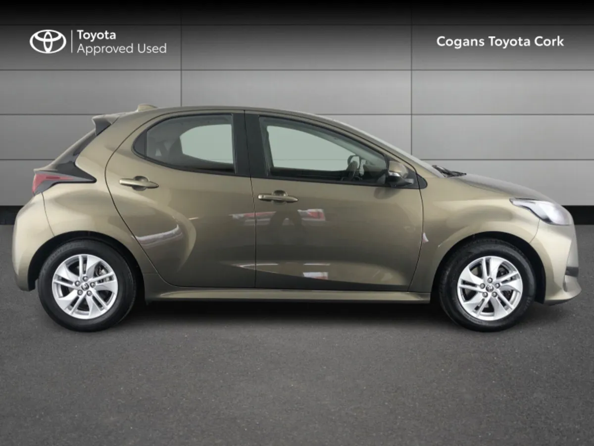 Toyota Yaris YARIS 1.5 HYBRID LUNA - Image 3