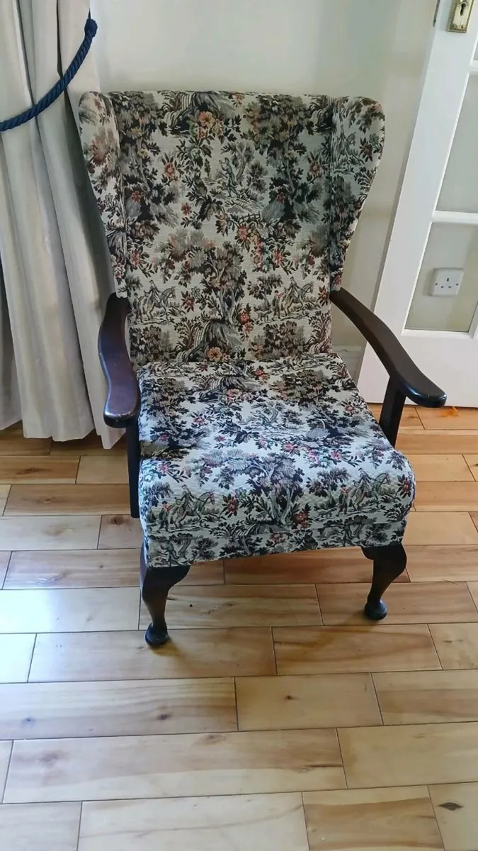 Dresser & fireside chairs - Image 4