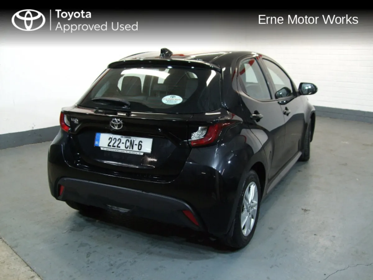 Toyota Yaris YARIS 1.0 LUNA - Image 2