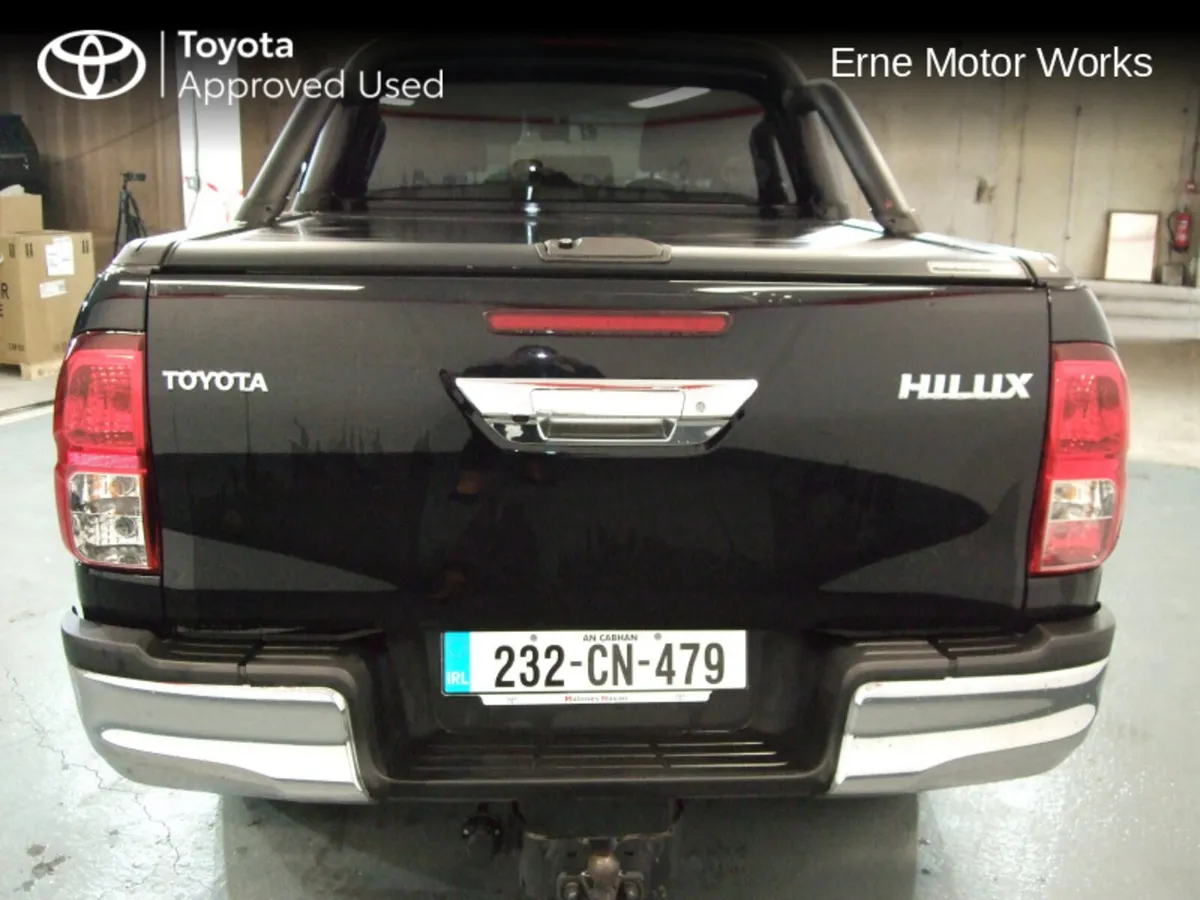 Toyota Hilux 2.8 SR5 DOUBLE CAB - Image 4