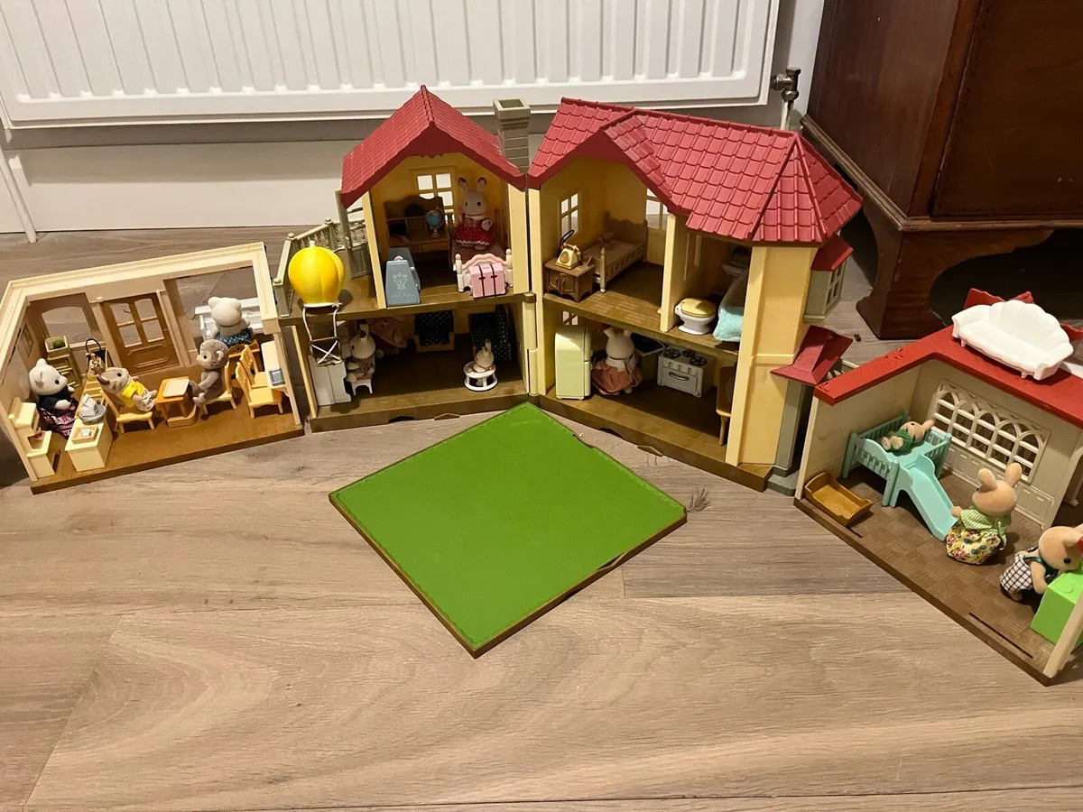 Sylvanian families village - Image 1