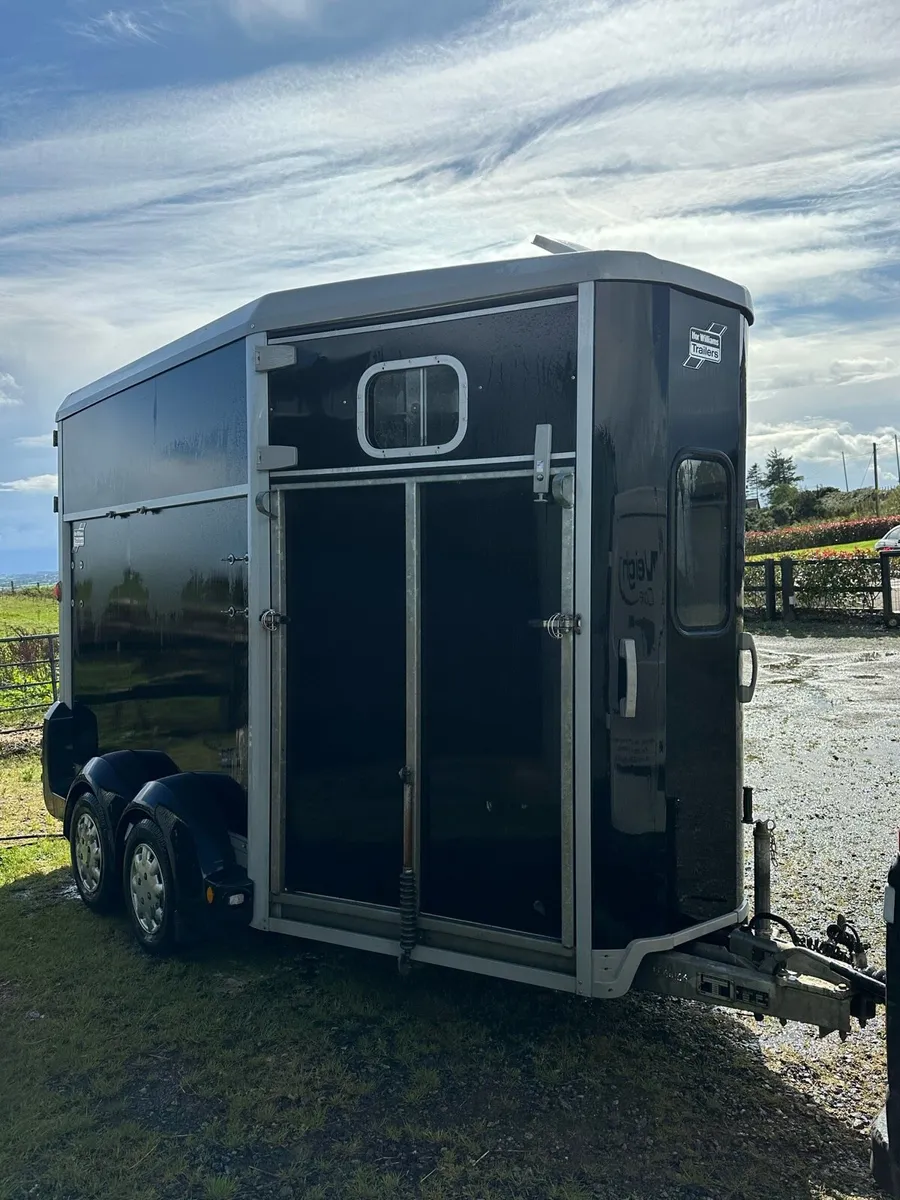 Ifor Williams horse box - Image 2