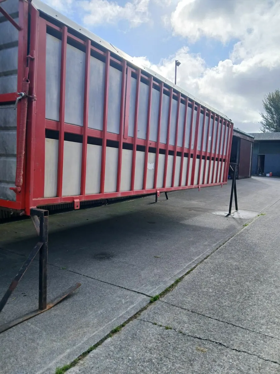 Livestock Trailer 25ft with fold up sheep decks - Image 2