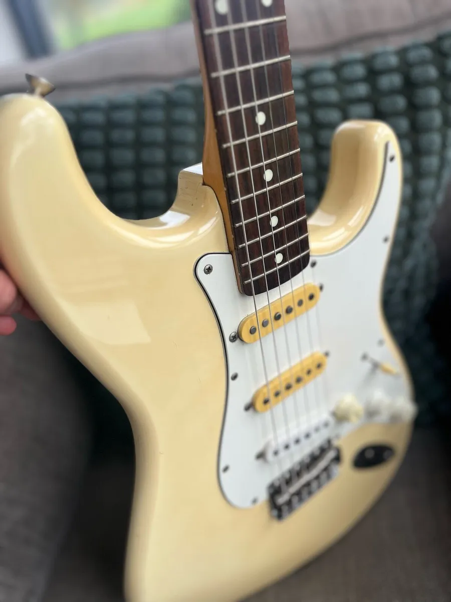 MIJ fender Strat - Image 3