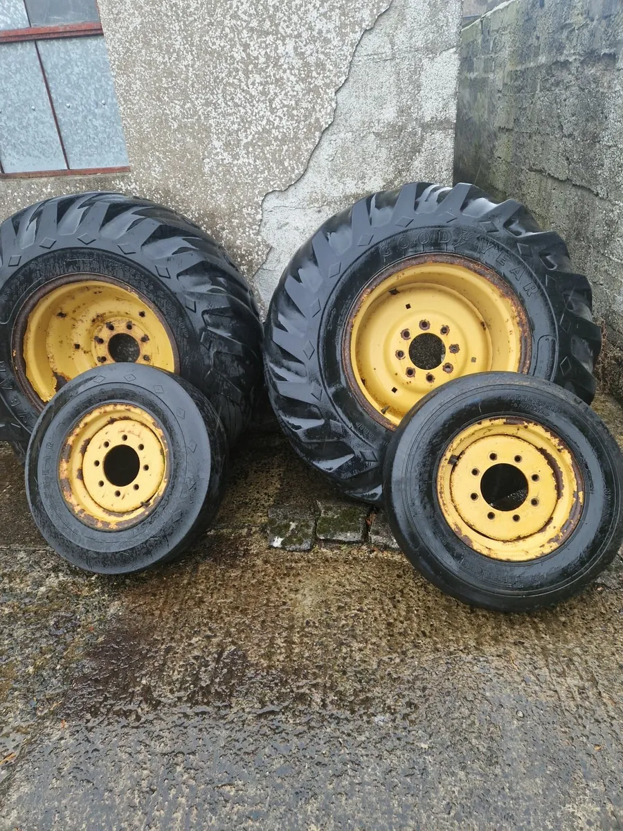 Massey ferguson industrial wheels - Image 1