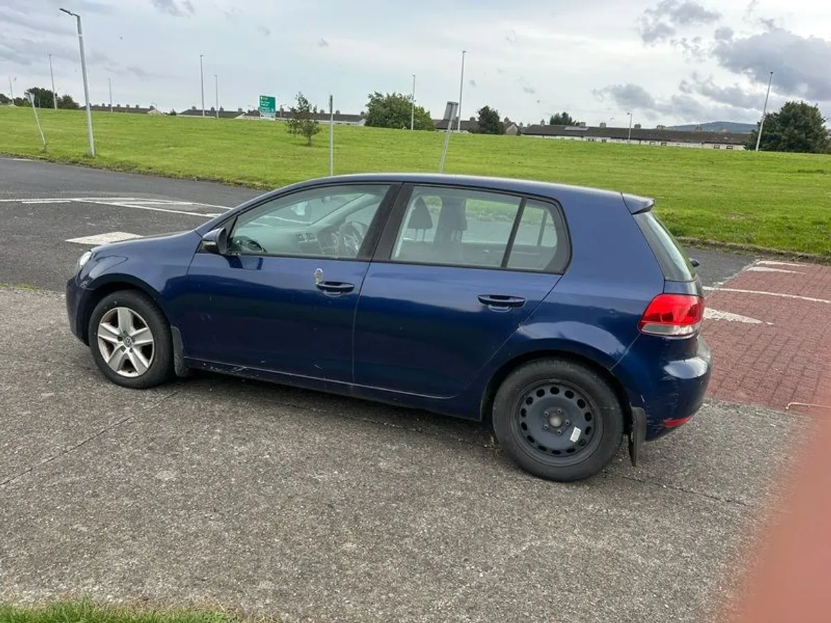 2010 Volkswagen Golf - Image 4