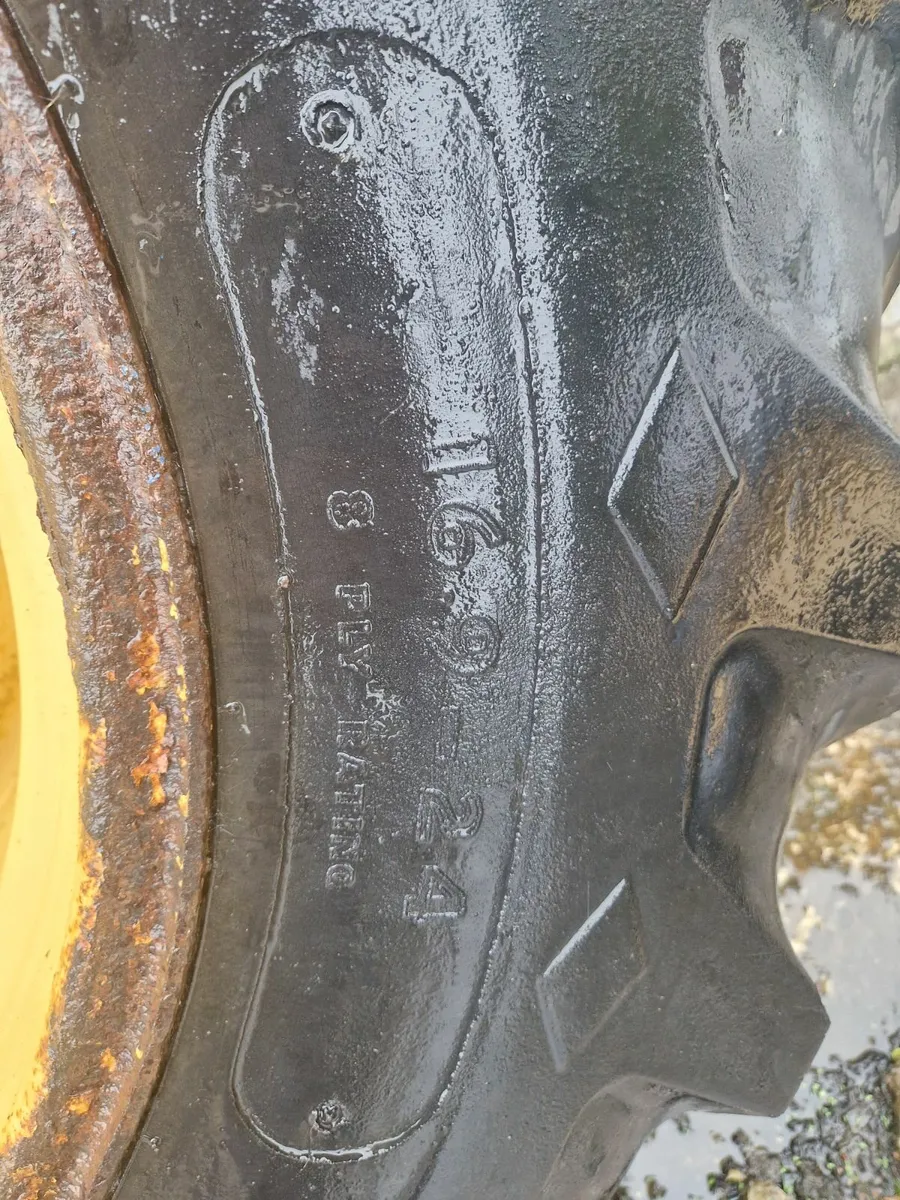 Massey ferguson industrial wheels - Image 3