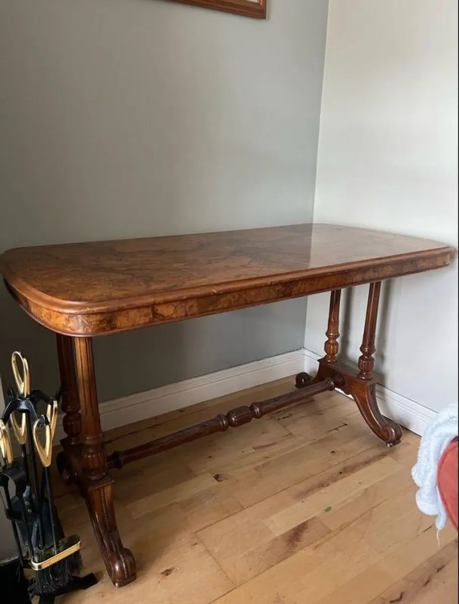 Stretcher table with a burr walnut finish - Image 3